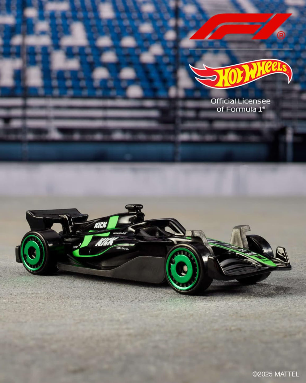 Hot Wheels Toy Cars Formula 1 5-Pack, Set of 5 1:64 Scale Die-Cast Vehicles Featuring F1 Racing Team Decos, Collectible Race Cars