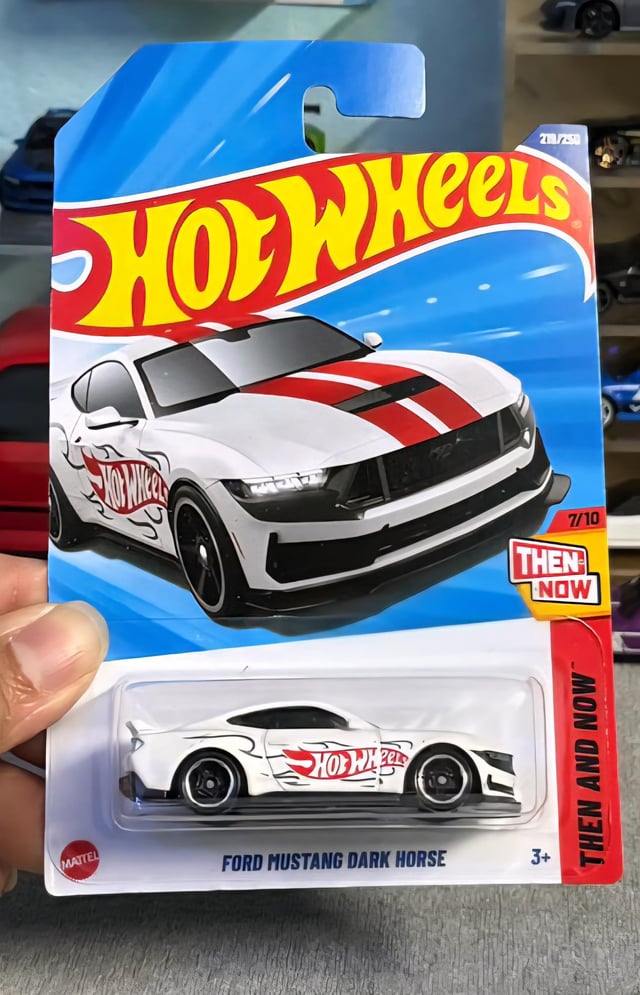 Hot Wheels 2025 L and M Case Vehicle Exclusive Collection - Ford Mustang Dark Horse